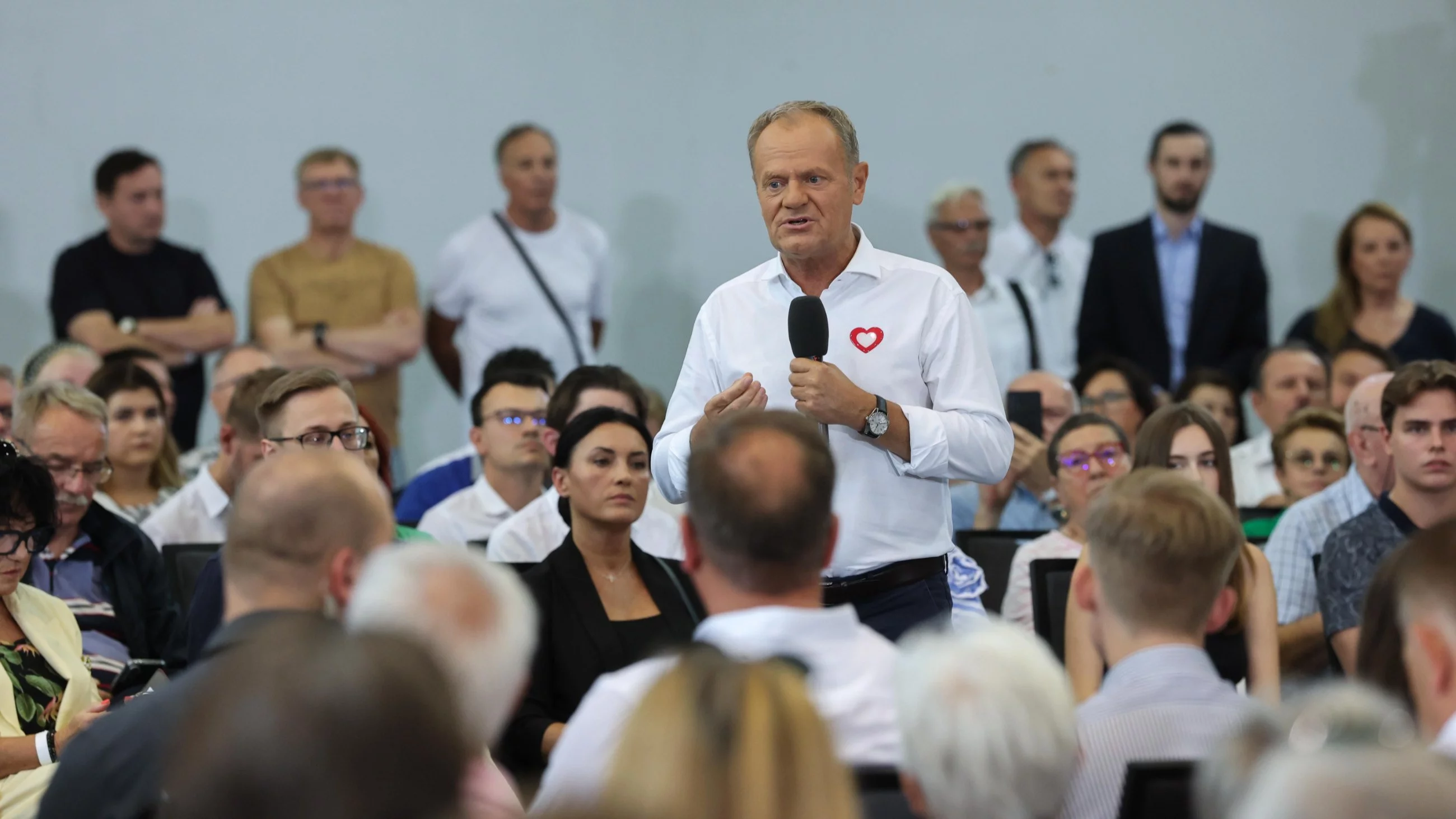 Asystentka Jońskiego do Tuska: Tych ludzi na wsi edukować. Są zabetonowani