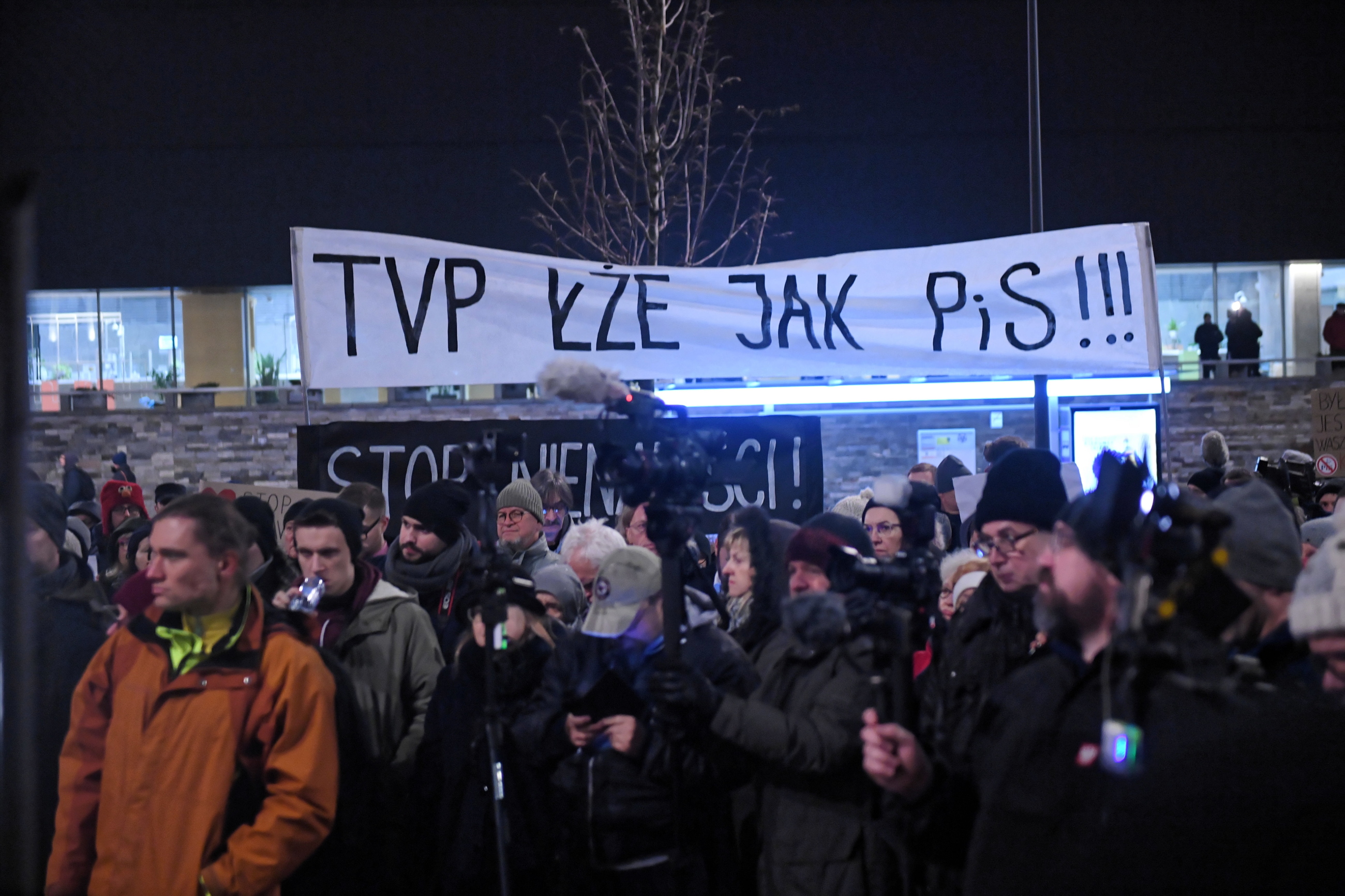 Warszawa: Protest przed siedzibą TVP Info