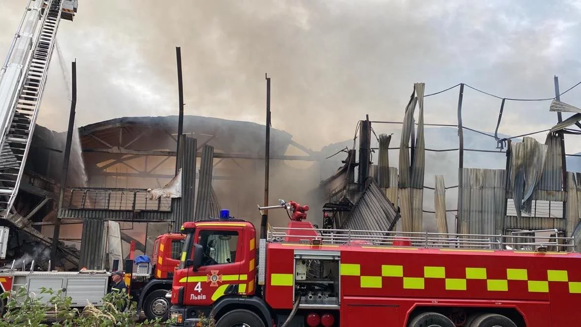 Rosyjski ostrzał Lwowa. Pożar polskiej fabryki Fakro