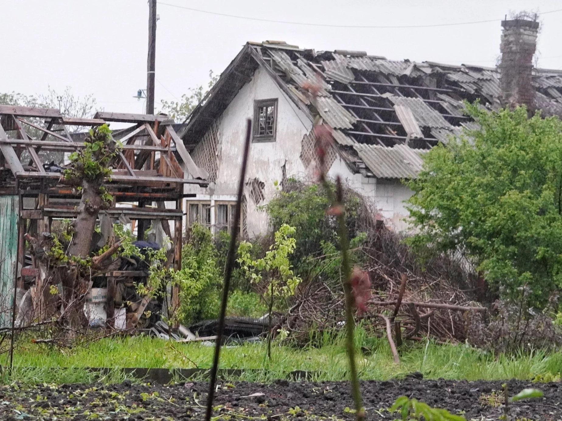 Odessa, Ukraina, 20.04.2024. Rosjanie ostrzelali dzielnicę mieszkalną