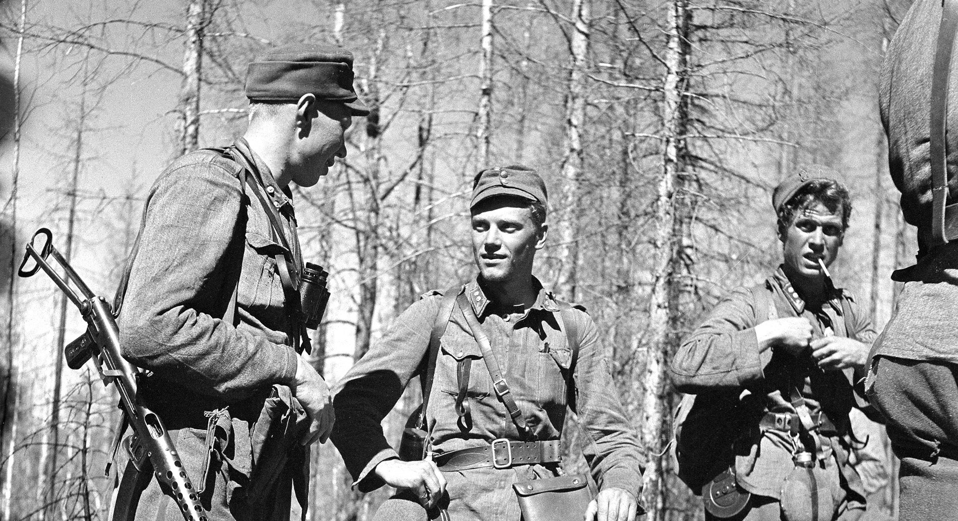 auri Törni (w środku) jako fiński porucznik, 27 lipca 1944 r.