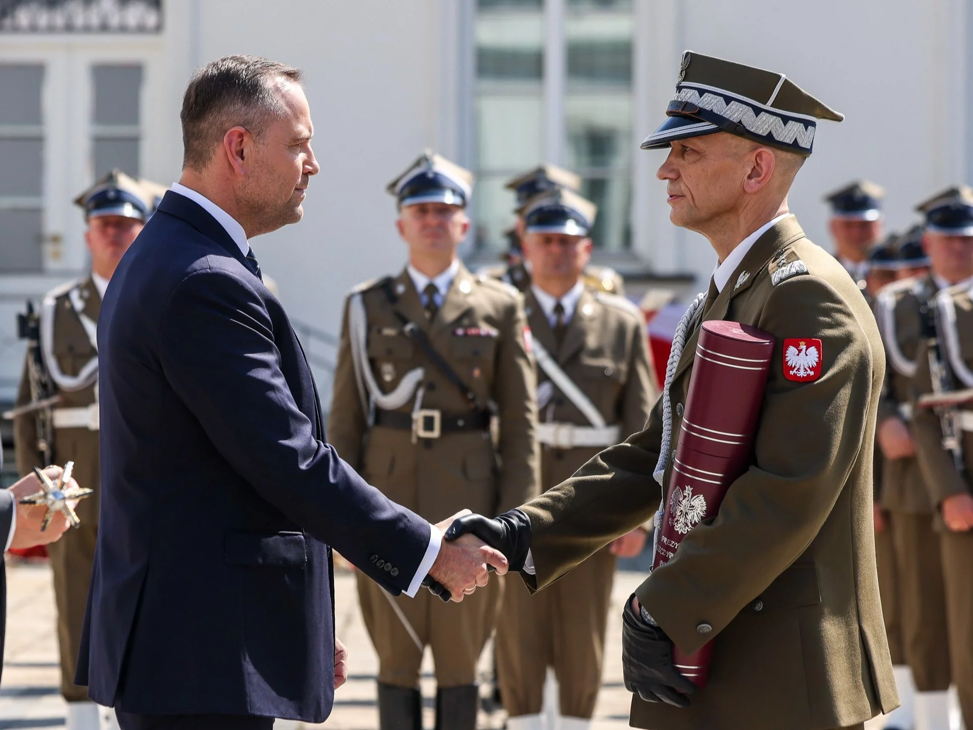Awanse generalskie wręczone. Wymowne słowa Nawrockiego