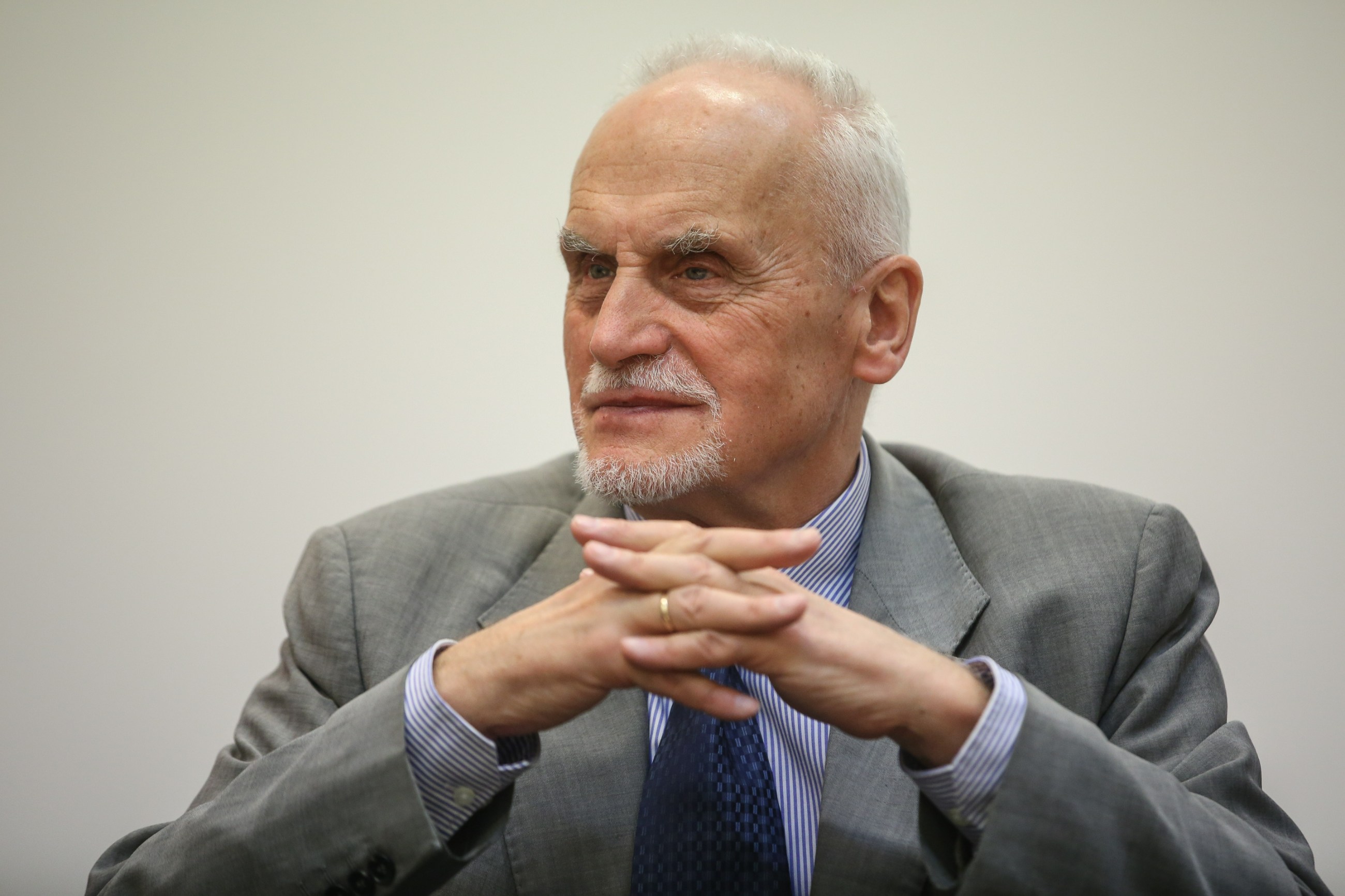 Большой скандал в Государственном трибунале. Судья: Черт возьми, пожалуйста, молчи!