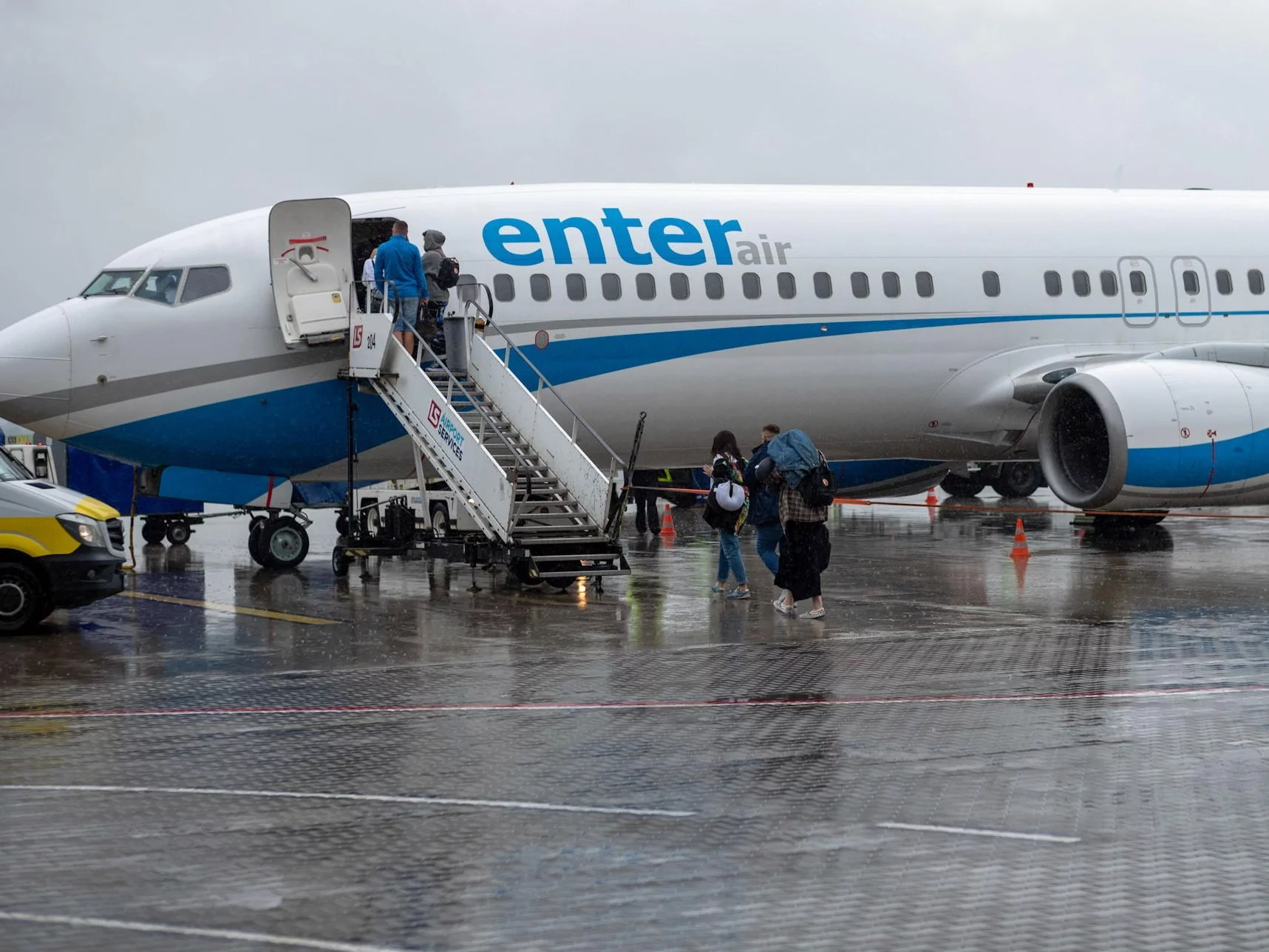 Samolot linii Enter Air, zdjęcie ilustracyjne