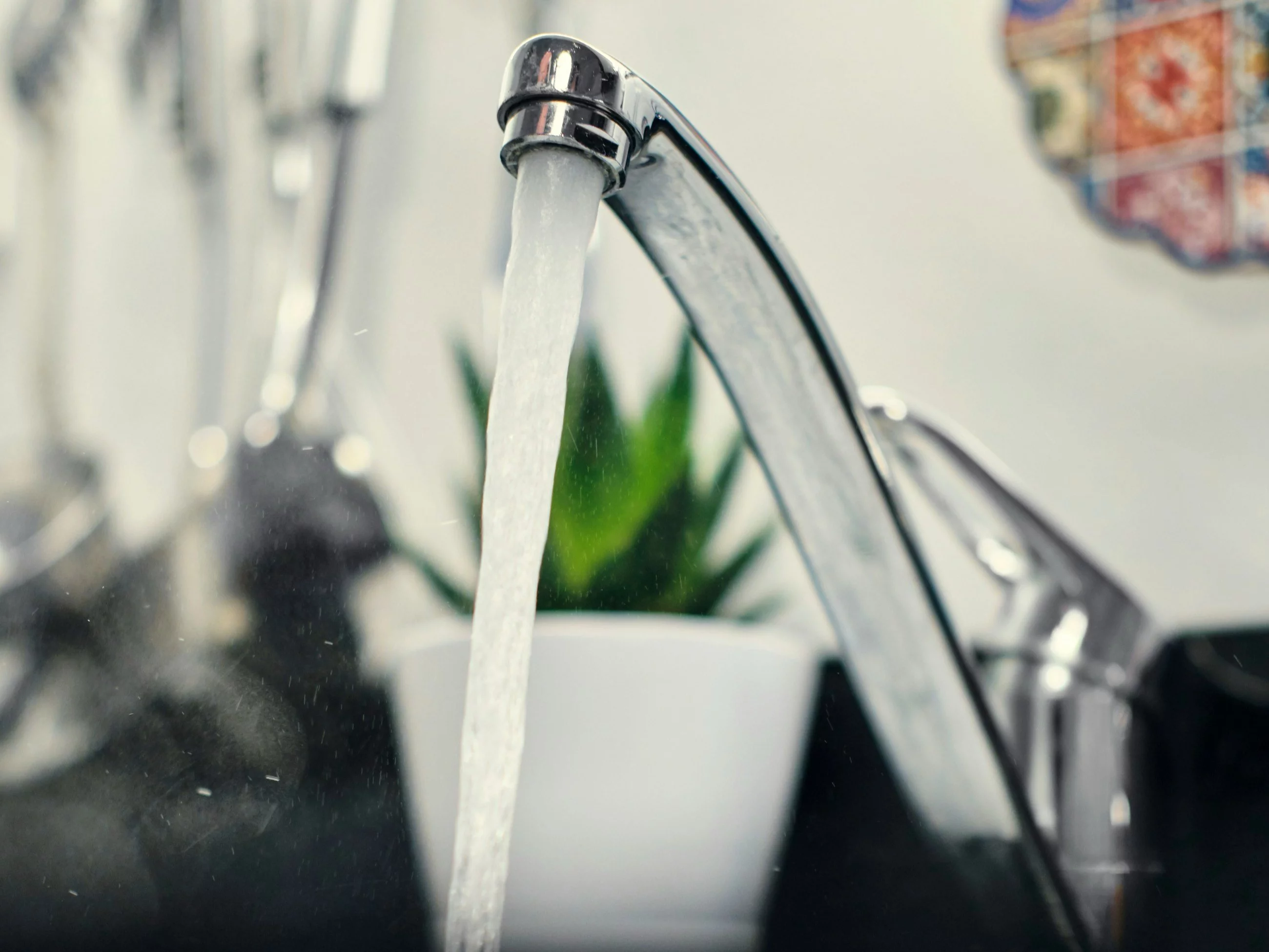 Bakterie w wodzie. Ostrzeżenie dla dwóch miast