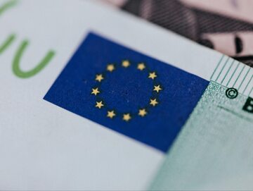 Banknot euro na zdjęciu ilustracyjnym