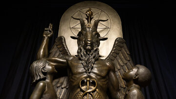 Baphomet – obiekt kultu Świątyni Satanistycznej. Podobny pomnik sataniści ustawili przed budynkiem kapitolu w stanie Arkansas.