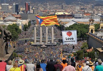 Barcelona, 11 czerwca 2017 r., demonstracja zwolenników przeprowadzenia referendum i odłączenia Katalonii od Hiszpanii