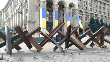 Barykada przeciwczołgowa w centrum Kijowa