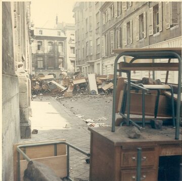 Barykady na ulicach Paryża w czasie rewolty 1968 roku