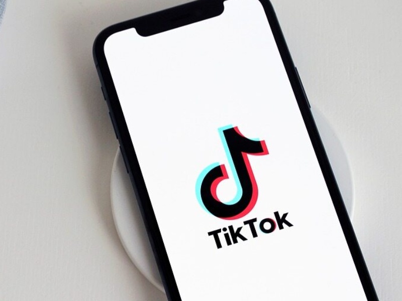 Aplikacja TikTok na smartfonie