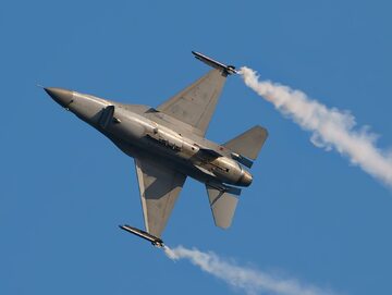 Belgijski myśliwiec F-16 podczas Air Show w Radomiu