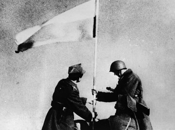 Berlin 1945 r. Polska flaga nad stolicą Trzeciej Rzeszy.