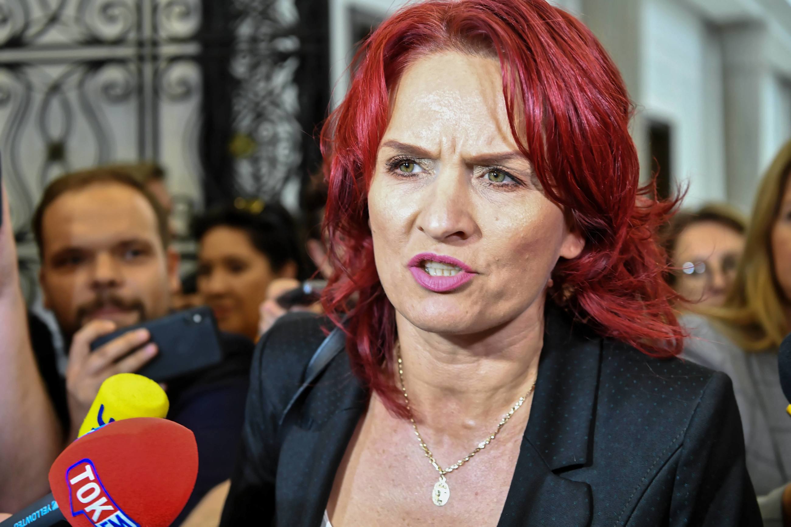 Posłanka PiS Bernadeta Krynicka na korytarzu sejmowym.