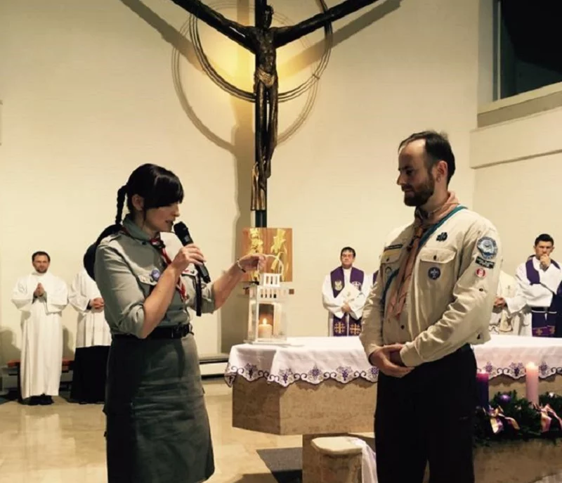 Polscy harcerze odebrali Światło od słowackich skautów w Kościele Świętego Józefa, w miejscowości Svit pod Popradem.