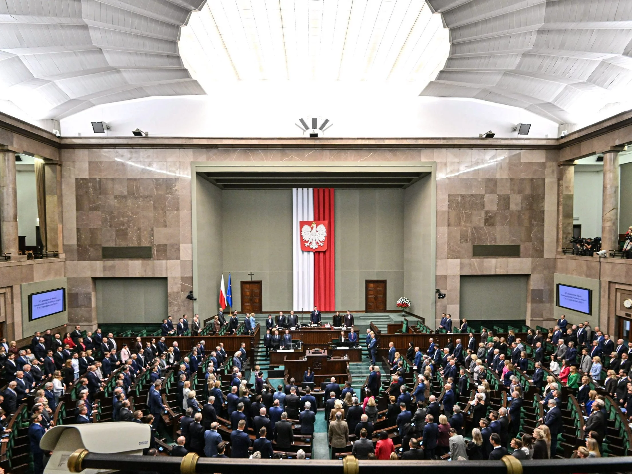 Без партии правые не придут к власти. Последний опрос