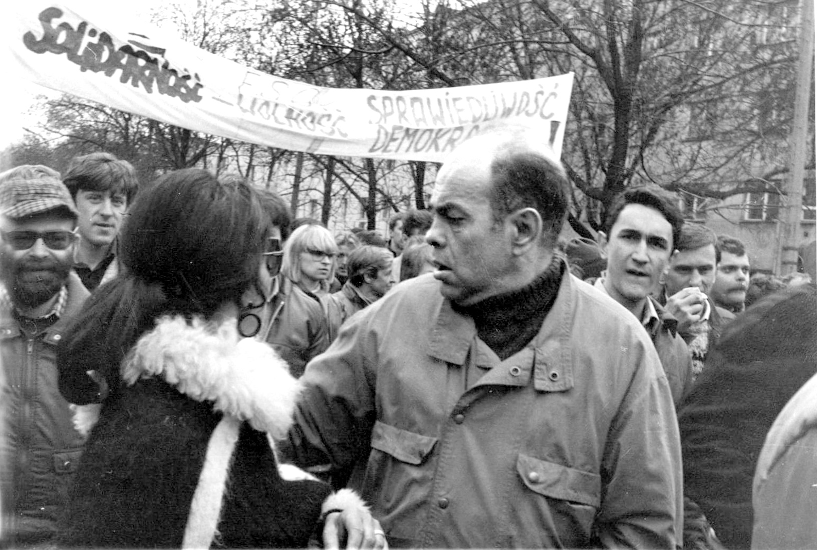 Jacek Kuroń na demonstracji, 1 maja 1989 r.