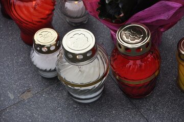 Biało-czerwone znicze będą płonąc między innymi na Cmentarzu Orląt Lwowskich