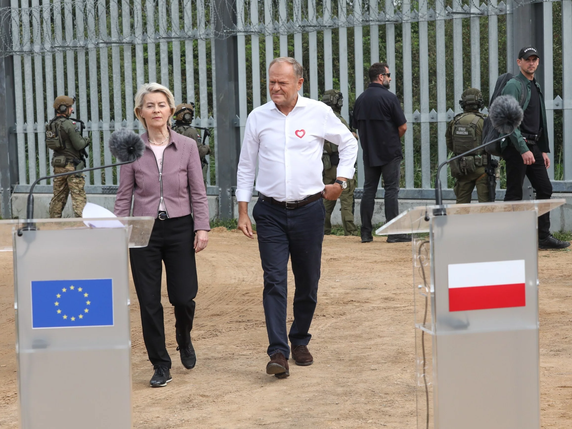 "Pojawili się białoruscy żołnierze z długą bronią". Ochrona ostrzegła premiera