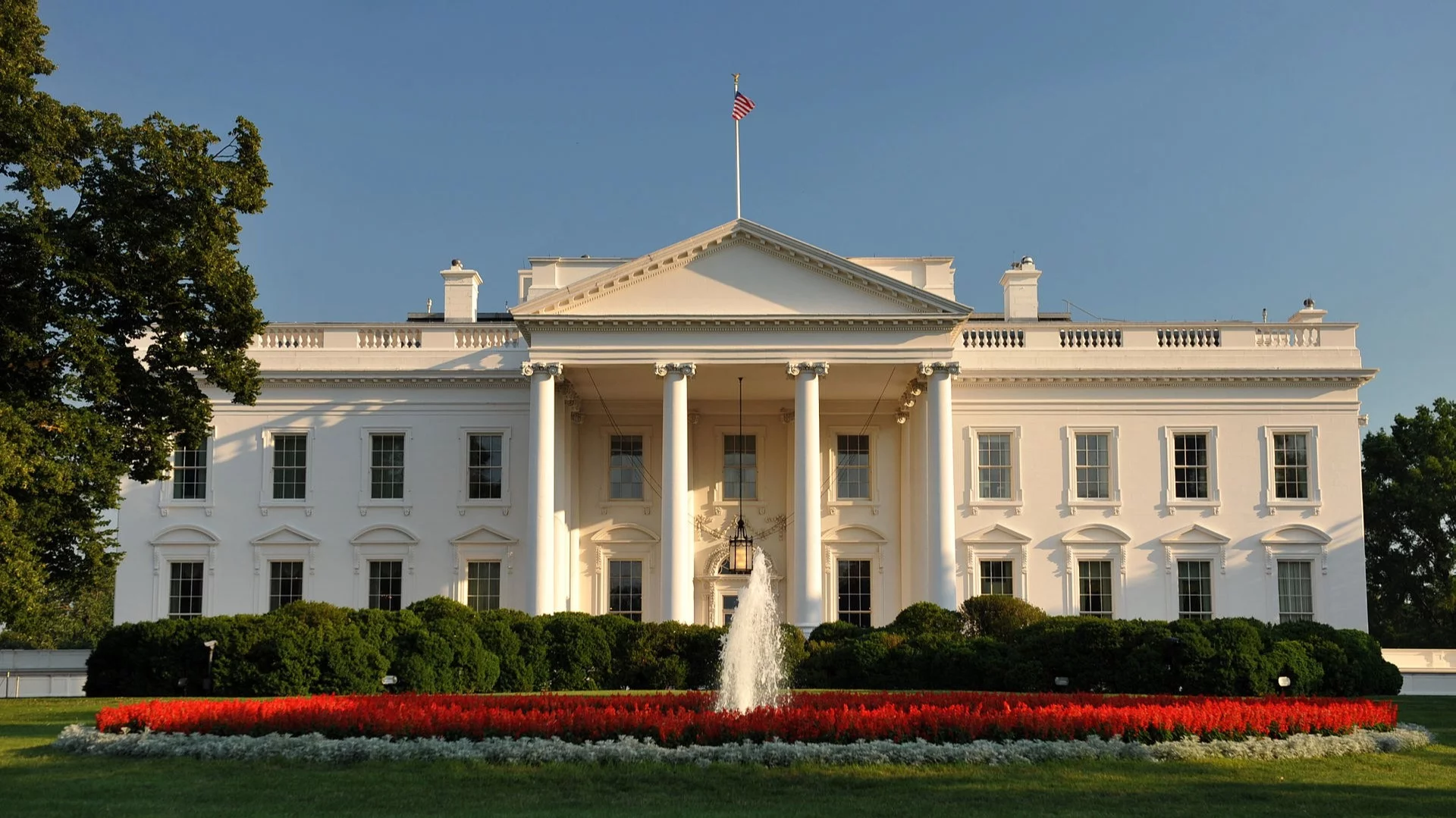 Biały Dom częściowo wyburzony. Trwa budowa sali balowej z inicjatywy Donalda Trumpa