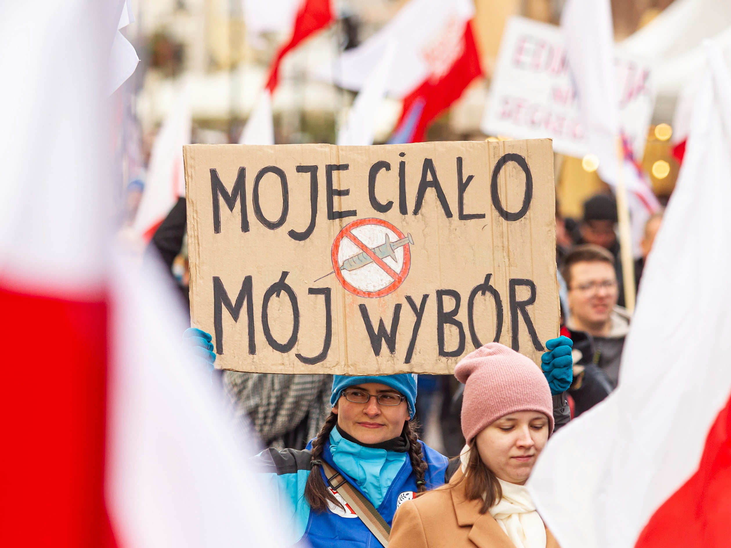 Protest przeciwników przymusowych szczepień przeciwko COVID-19