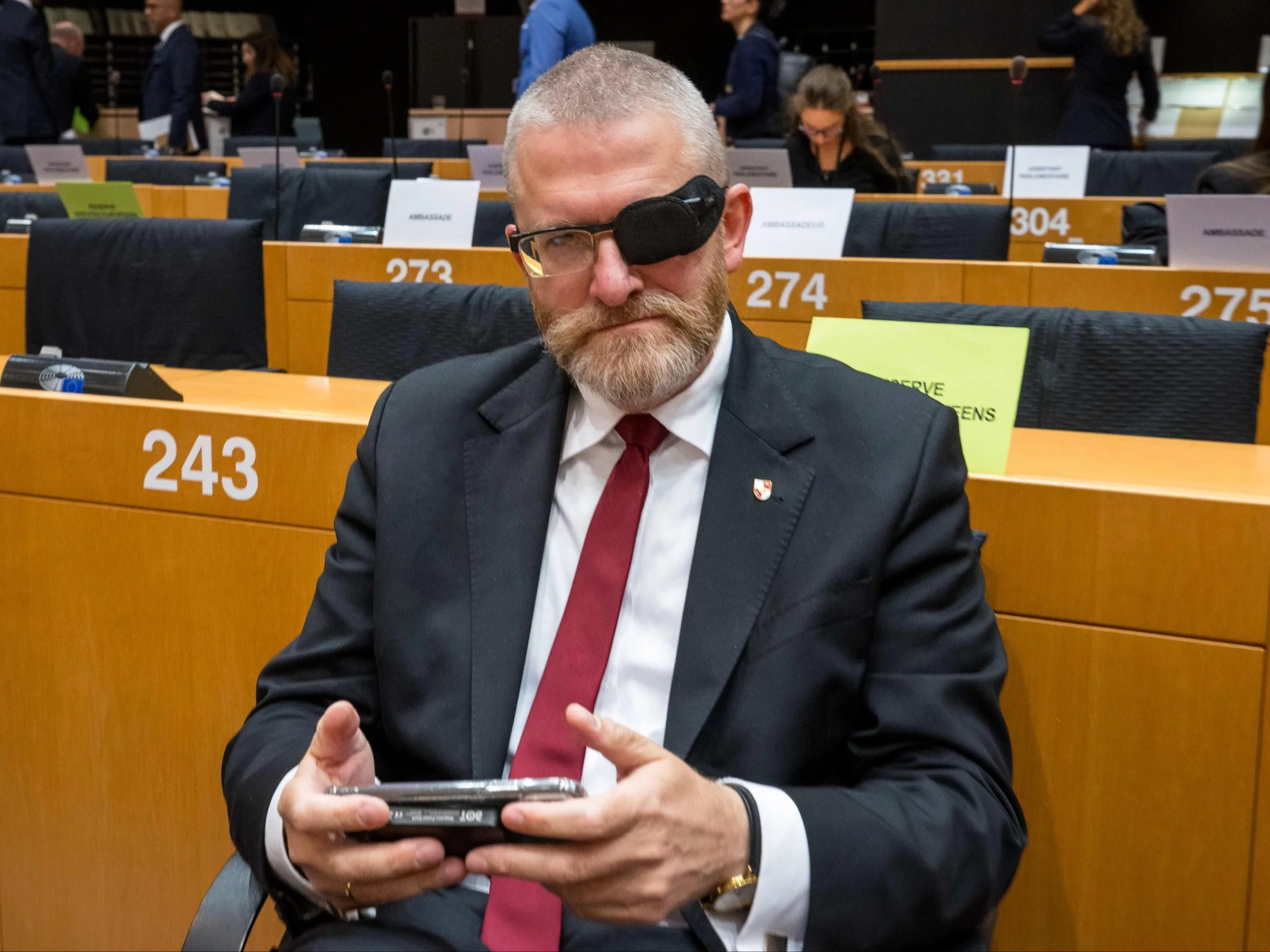 "To jest błąd". Europoseł PiS o rywalizacji z Braunem