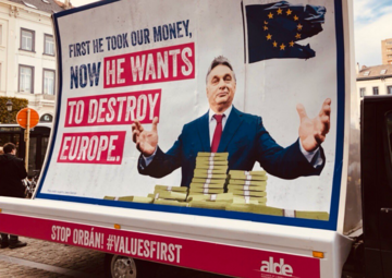 Bilbord Verhofstadt wymierzony w Orbana