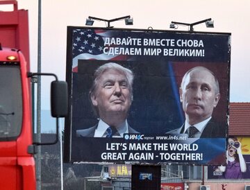 Billboard z wizerunkami prezydenta-elekta USA Donalda Trumpa i prezydenta Rosji Władimira Putina, z hasłem "Uczyńmy świat znowu wielkim - razem".