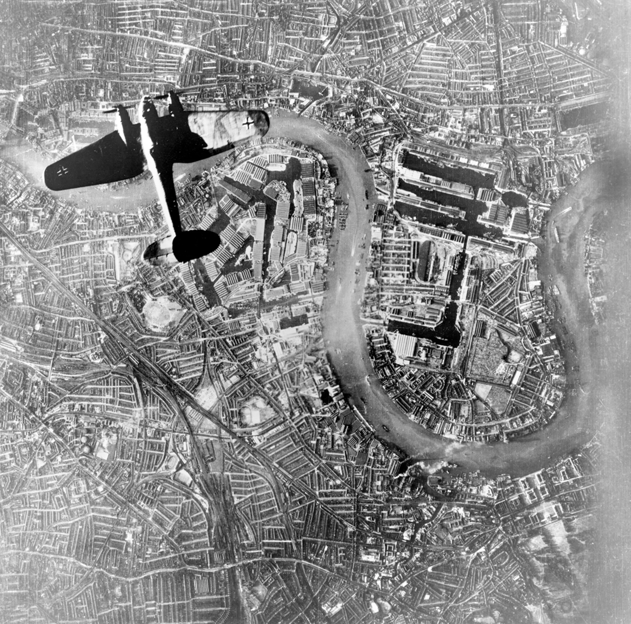 Niemiecki Heinkel He 111 nad Londynem w czasie Bitwy o Anglię