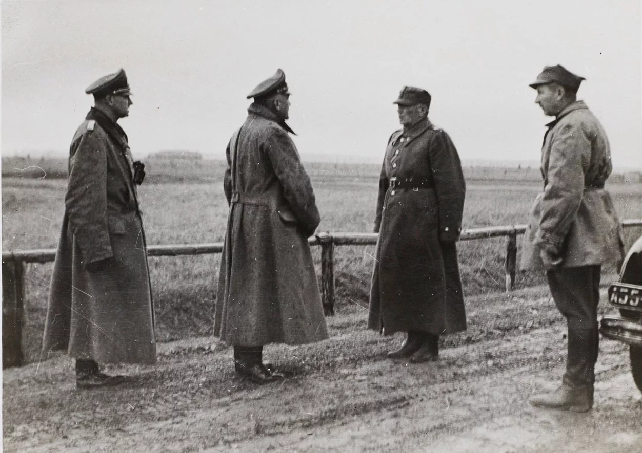 Gen. Franciszek Kleeberg składa broń po bitwie pod Kockiem, 6 października 1939