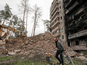 Blok zniszczony w wyniku rosyjskiego ostrzału