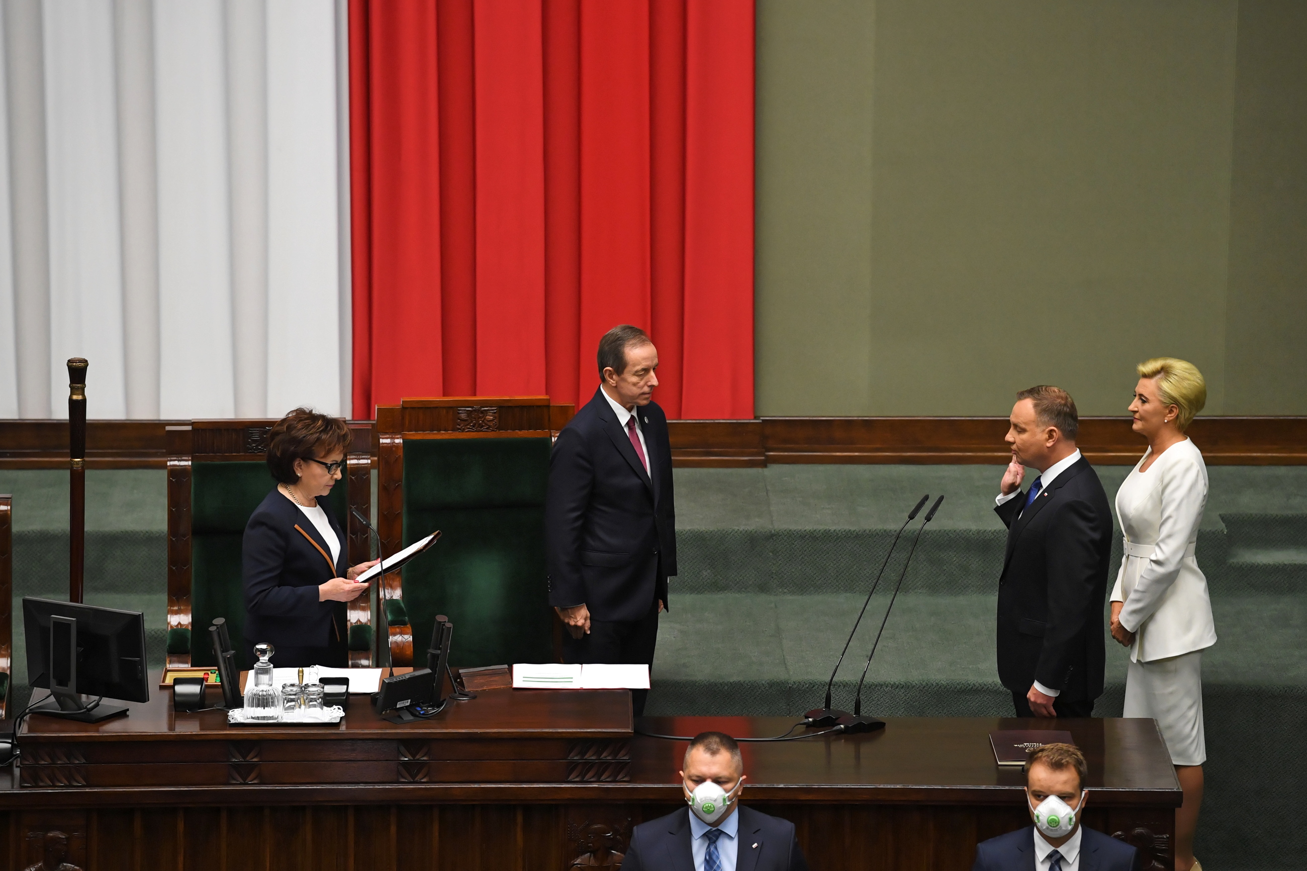 Inauguracja II kadencji Prezydenta RP Andrzeja Dudy. Prezydent Andrzej Duda (2P), pierwsza dama Agata Kornhauser-Duda (P), marszałek Sejmu Elżbieta Witek (L) oraz marszałek Senatu Tomasz Grodzki (C) podczas uroczystości zaprzysiężenia prezydenta.