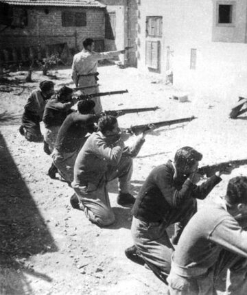 Bojownicy Irgunu podczas ćwiczeń w 1947 r.