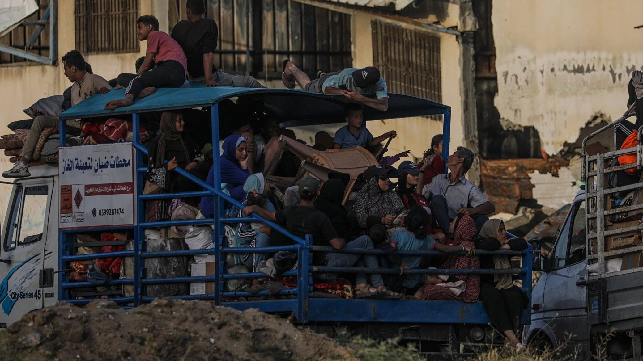 Inwazja Izraela na Strefę Gazy. Palestyńczycy ewakuujący się w Rafah