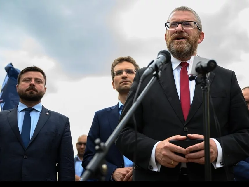 Politycy Konfederacji: Krzysztof Tuduj, Michał Wawer i Grzegorz Braun