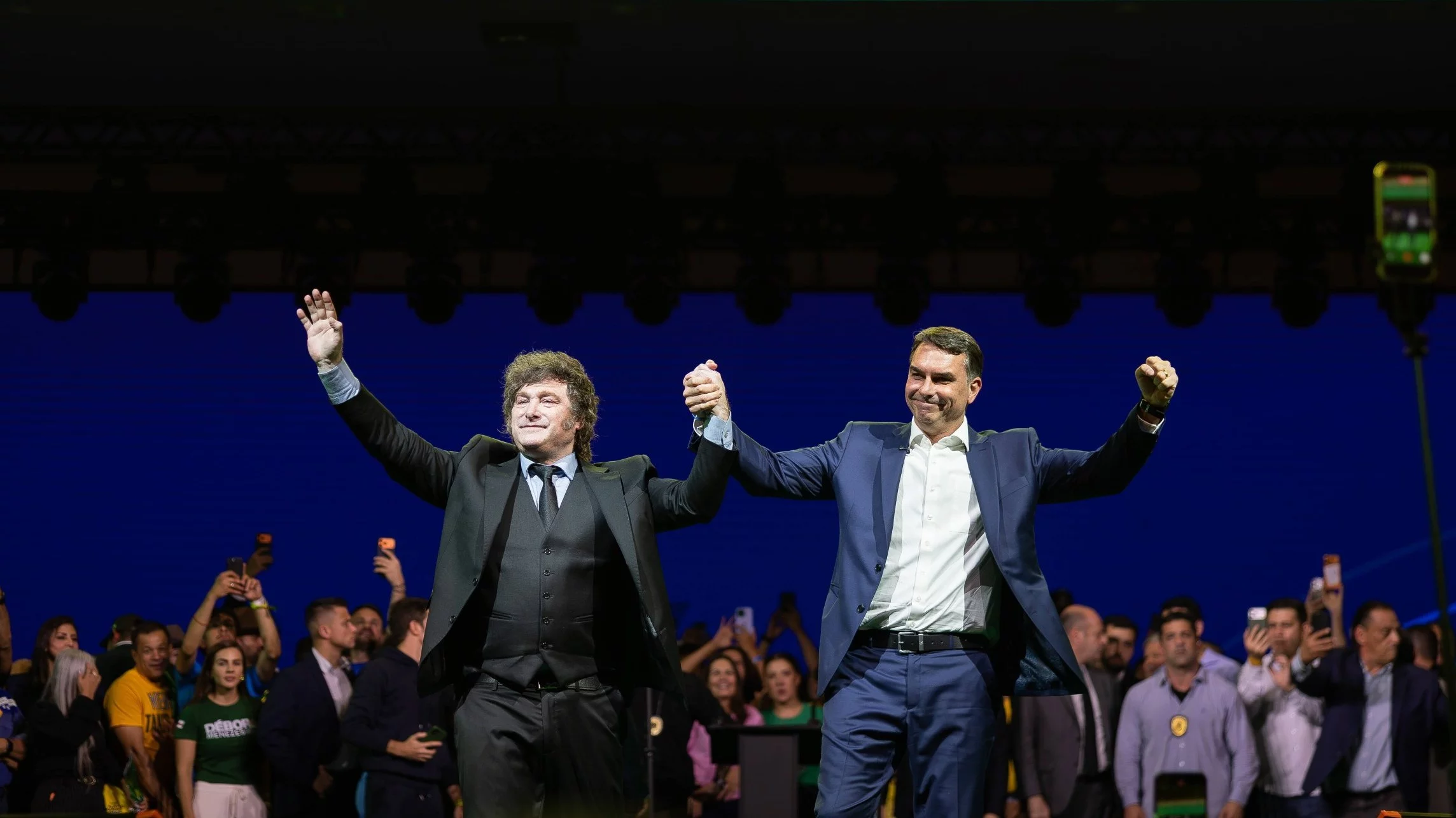 Flavio Bolsonaro (R) i Javier Milei (L)
