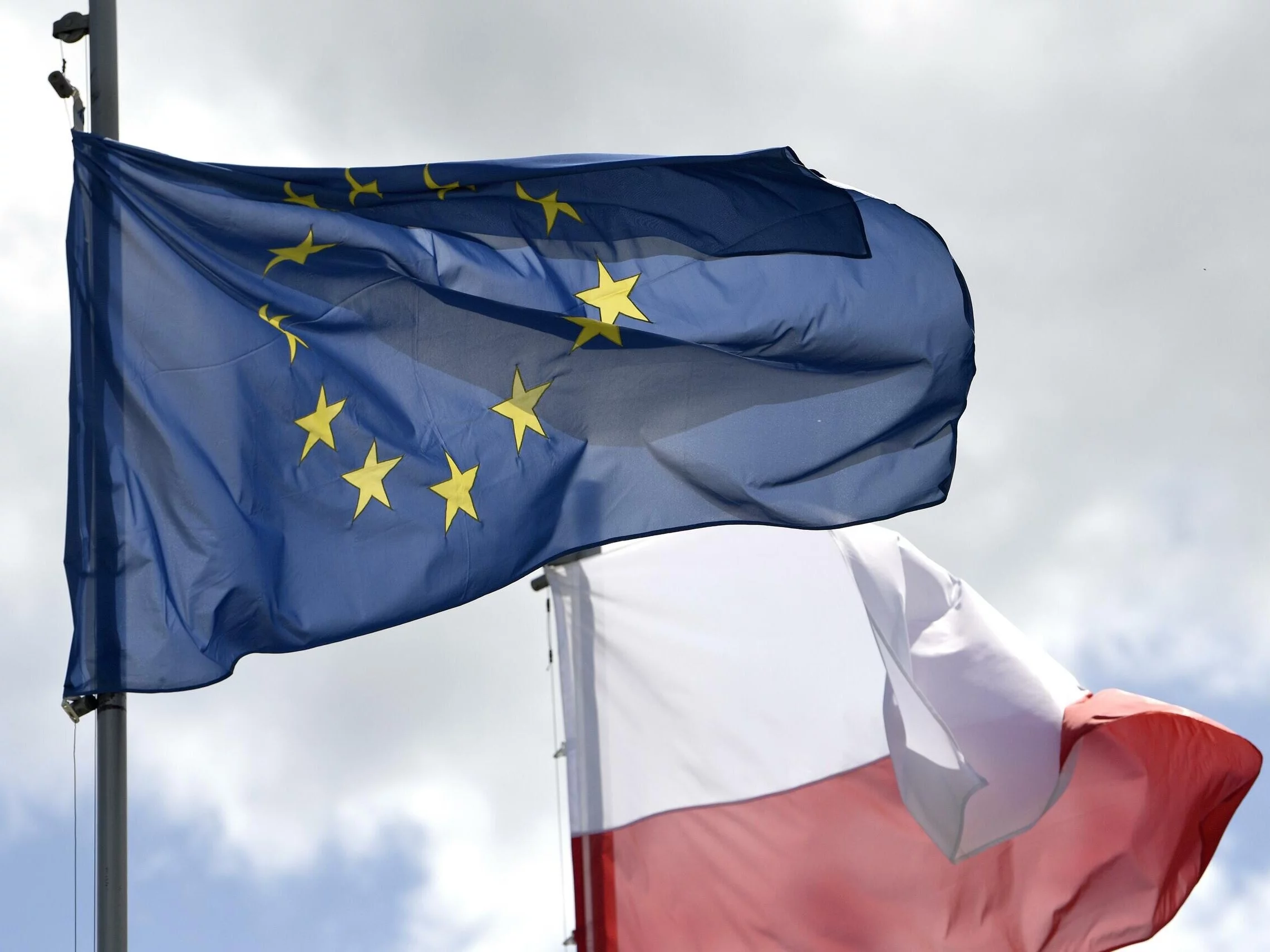 Flagi Unii Europejskiej i Polski