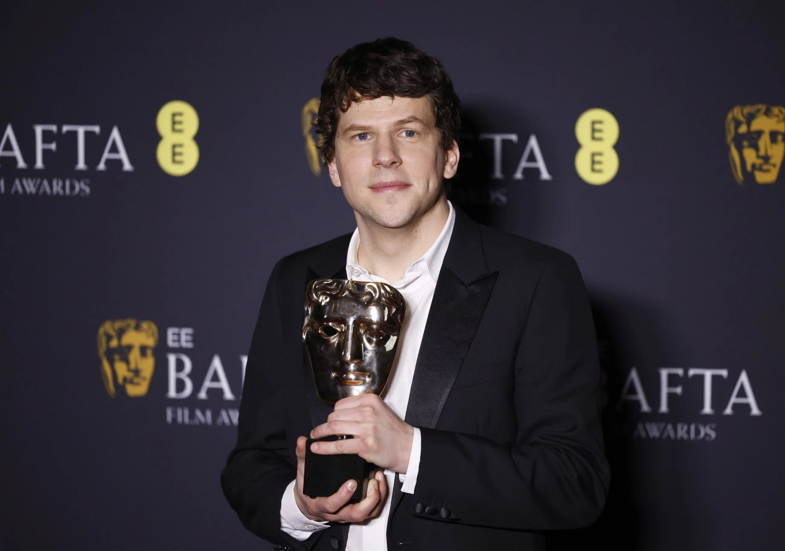 Aktor Jesse Eisenberg podczas BAFTA 2025