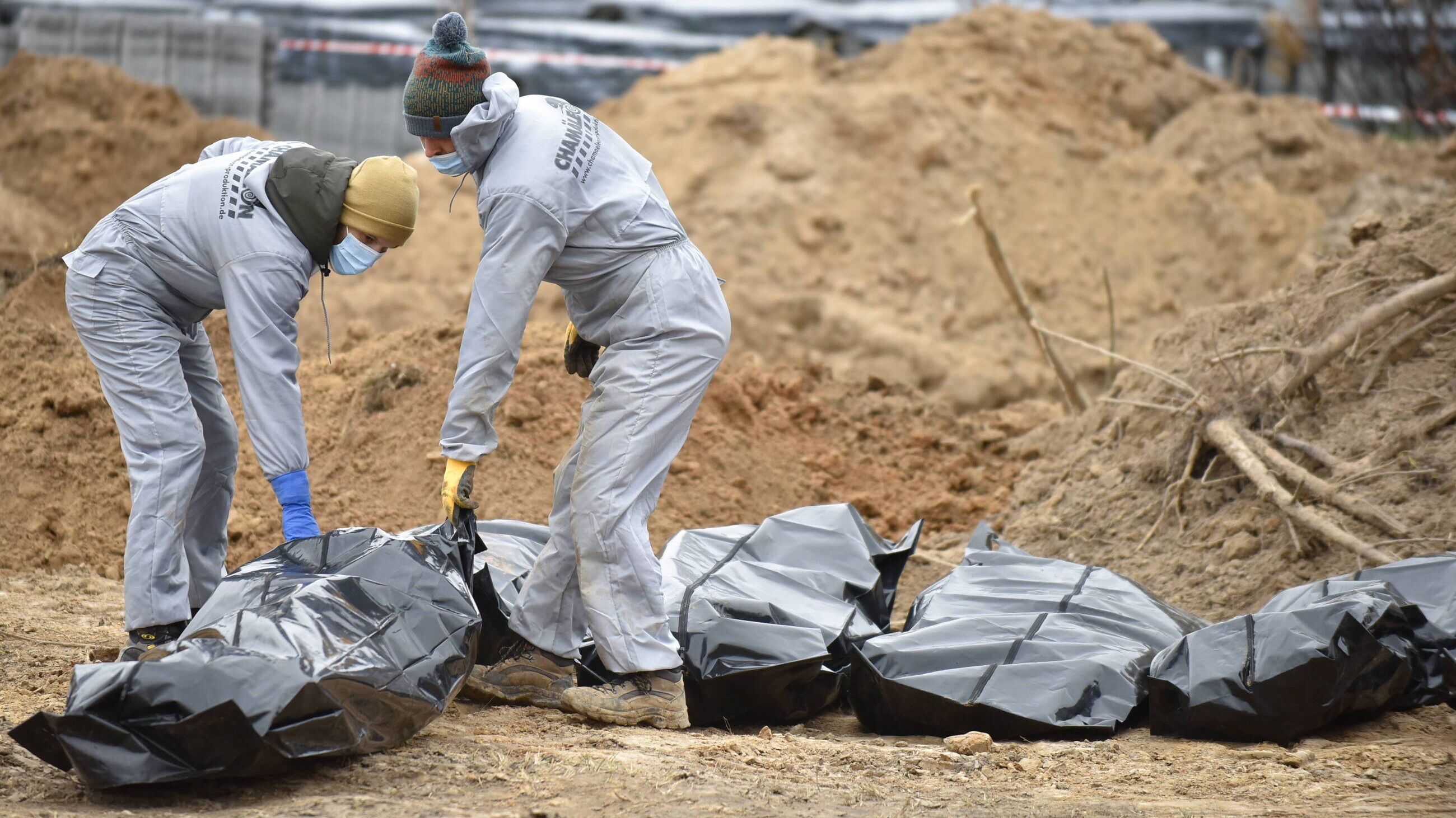 Po wyzwoleniu obwodu kijowskiego Ukraińcy poinformowali o masowych mordach i brutalnych zbrodniach dokonanych na ludności cywilnej przez wojska rosyjskie. Symbolem tego okrucieństwa stała się miejscowość Bucza.