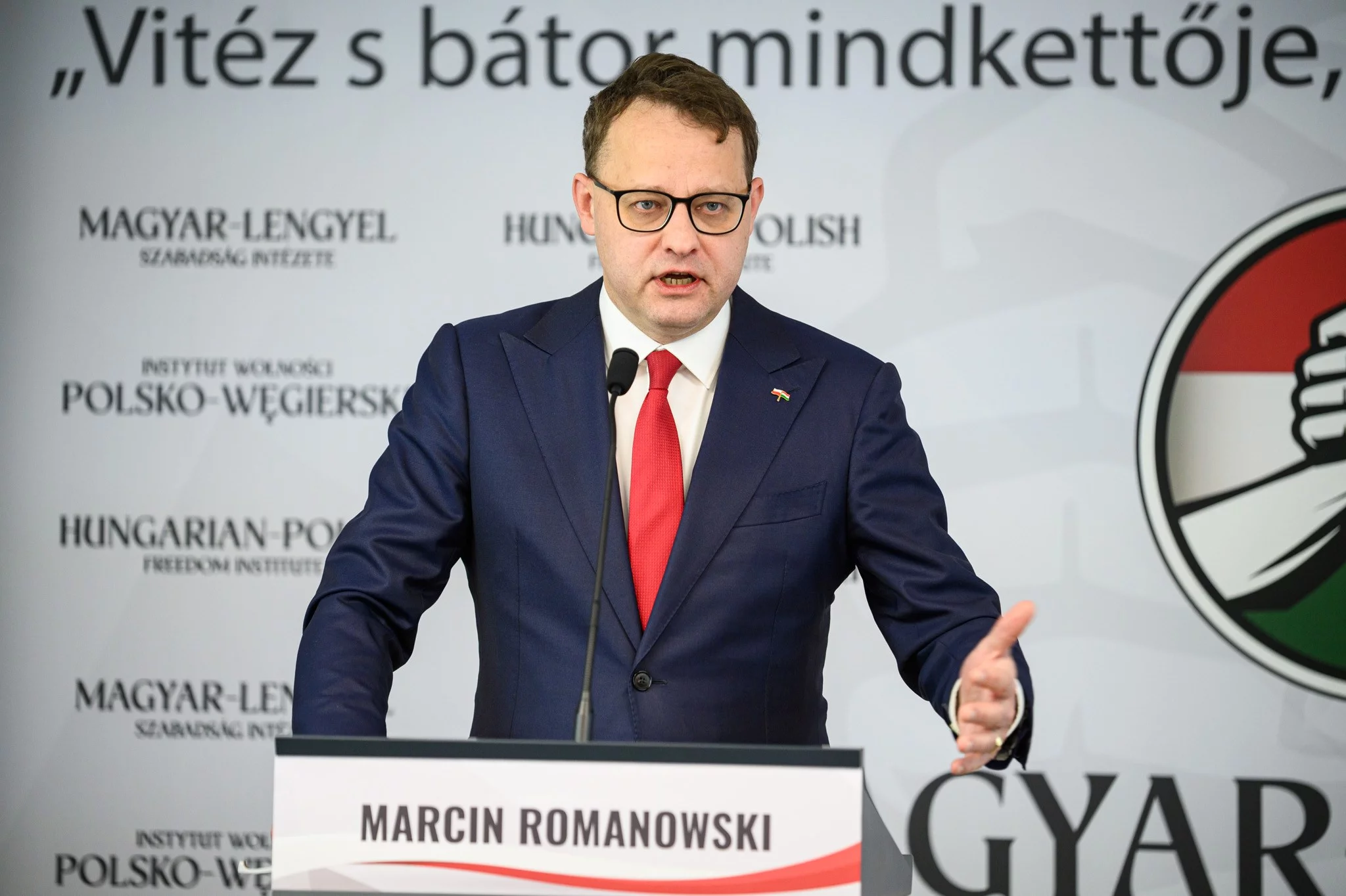 Poseł PiS Marcin Romanowski podczas prezentacji raportu o Trybunale Konstytucyjnym