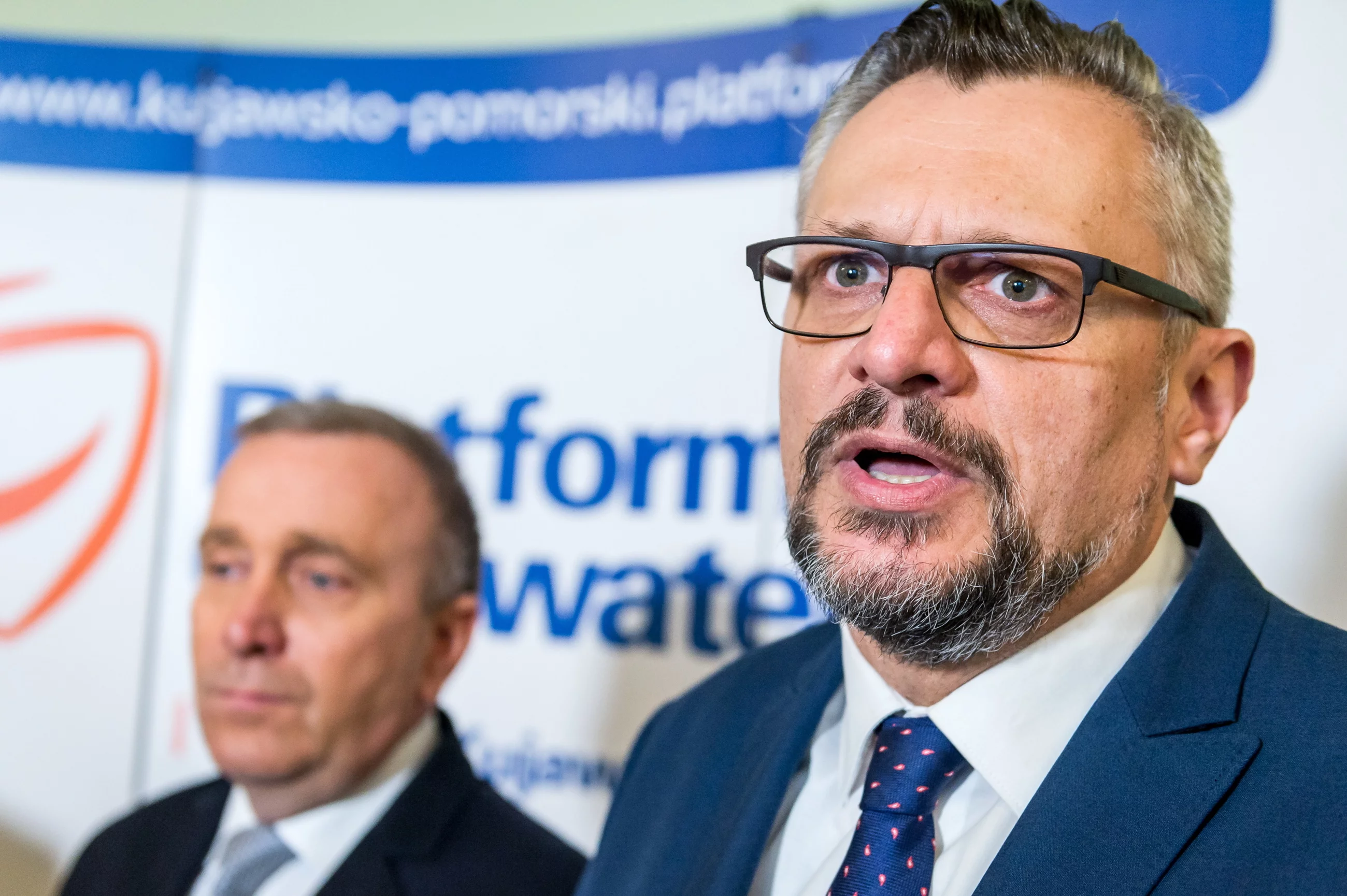 Tomasz Lenz (PO). W tle Grzegorz Schetyna