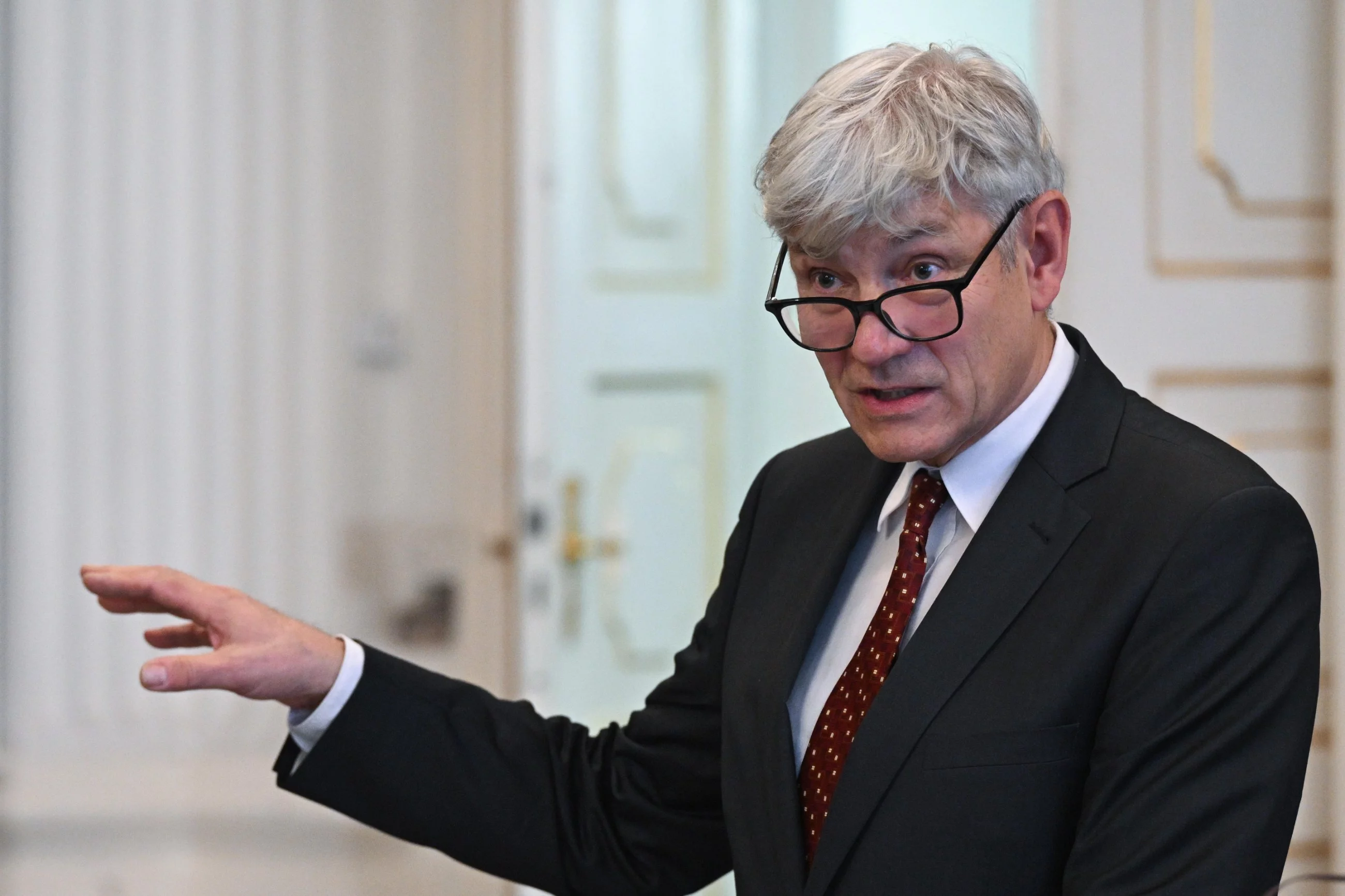 Dyrektor Muzeum Pałacu Króla Jana III Paweł Jaskanis