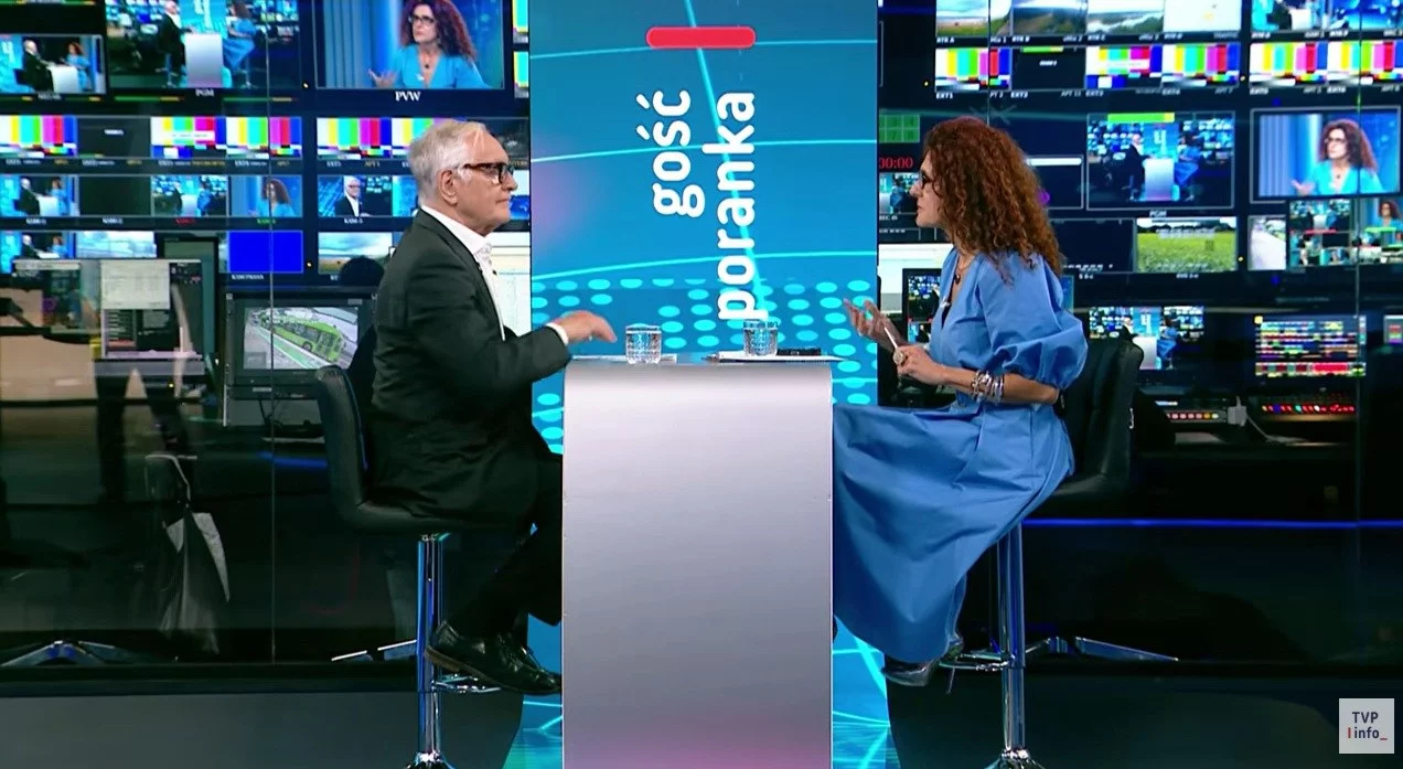 Aktor Andrzej Seweryn (L) i dziennikarka Aleksandra Pawlicka (P) w TVP Info