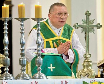 Bydgoski biskup odwołał ks. Romana Kneblewskiego z funkcji proboszcza i wysłał go na emeryturę