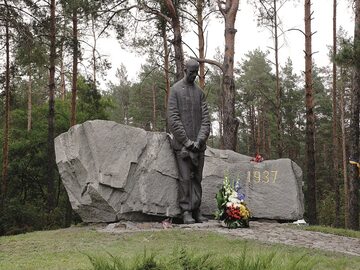 Bykownia pod Kijowem - pomnik ofiar 1937 r.
