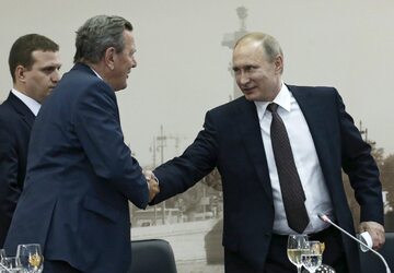 Były kanclerz Gerhard Schröder i prezydent Rosji Władimir Putin.