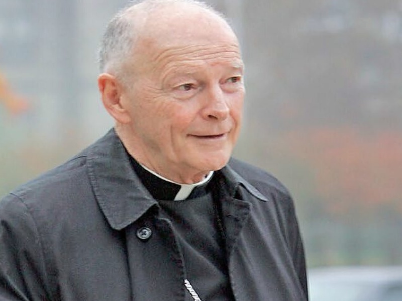 Kard. Theodore McCarrick, którego ofiarami były nie tylko dzieci, lecz także klerycy i młodzi księża, został przez Franciszka wydalony do stanu świeckiego