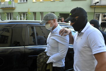 Były minister transportu Sławomir Nowak doprowadzany na posiedzenie aresztowe w Sądzie Rejonowym w Warszawie,