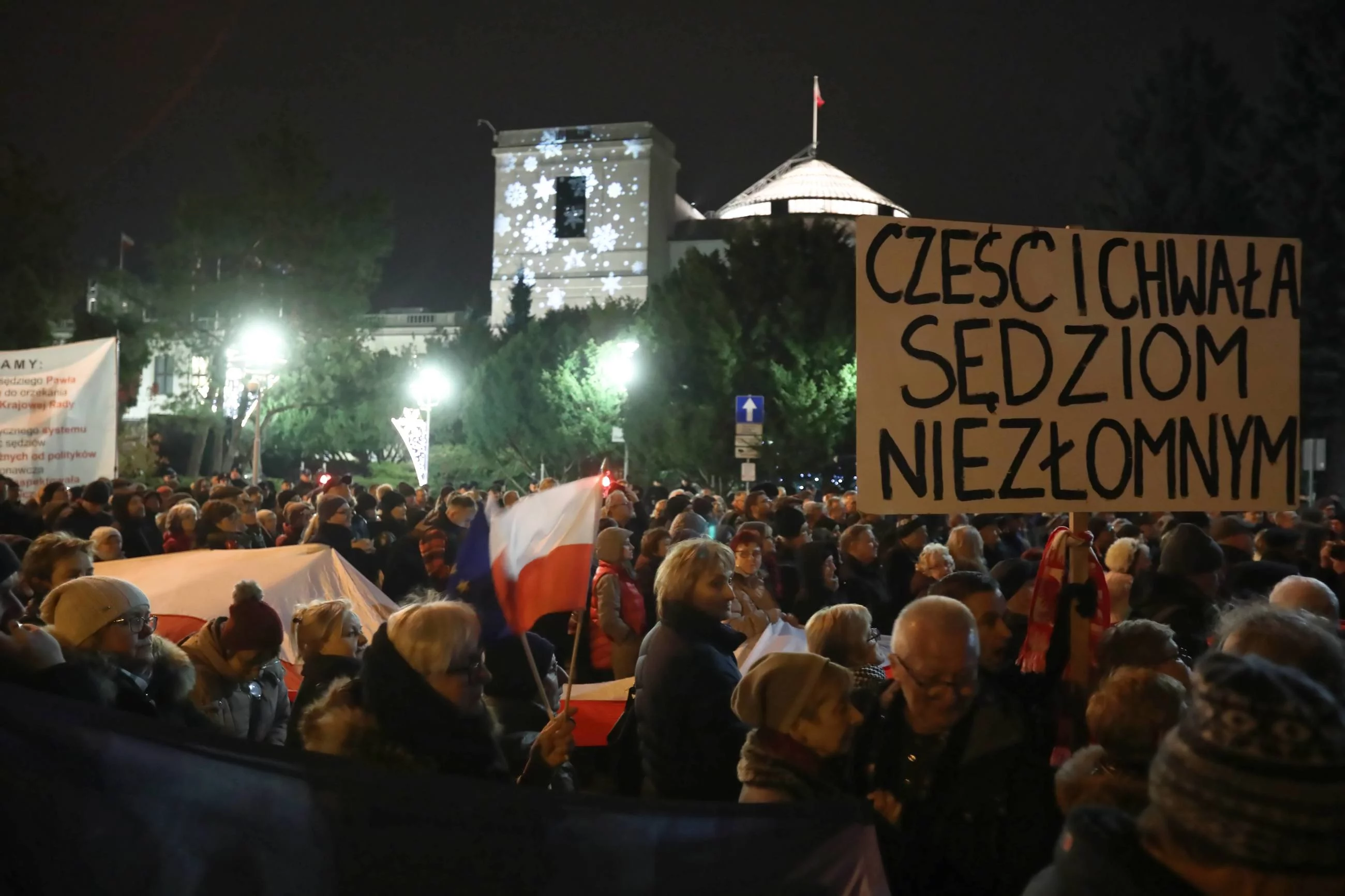 Uczestnicy protestu pod hasłem "Dziś sędziowie - jutro ty"