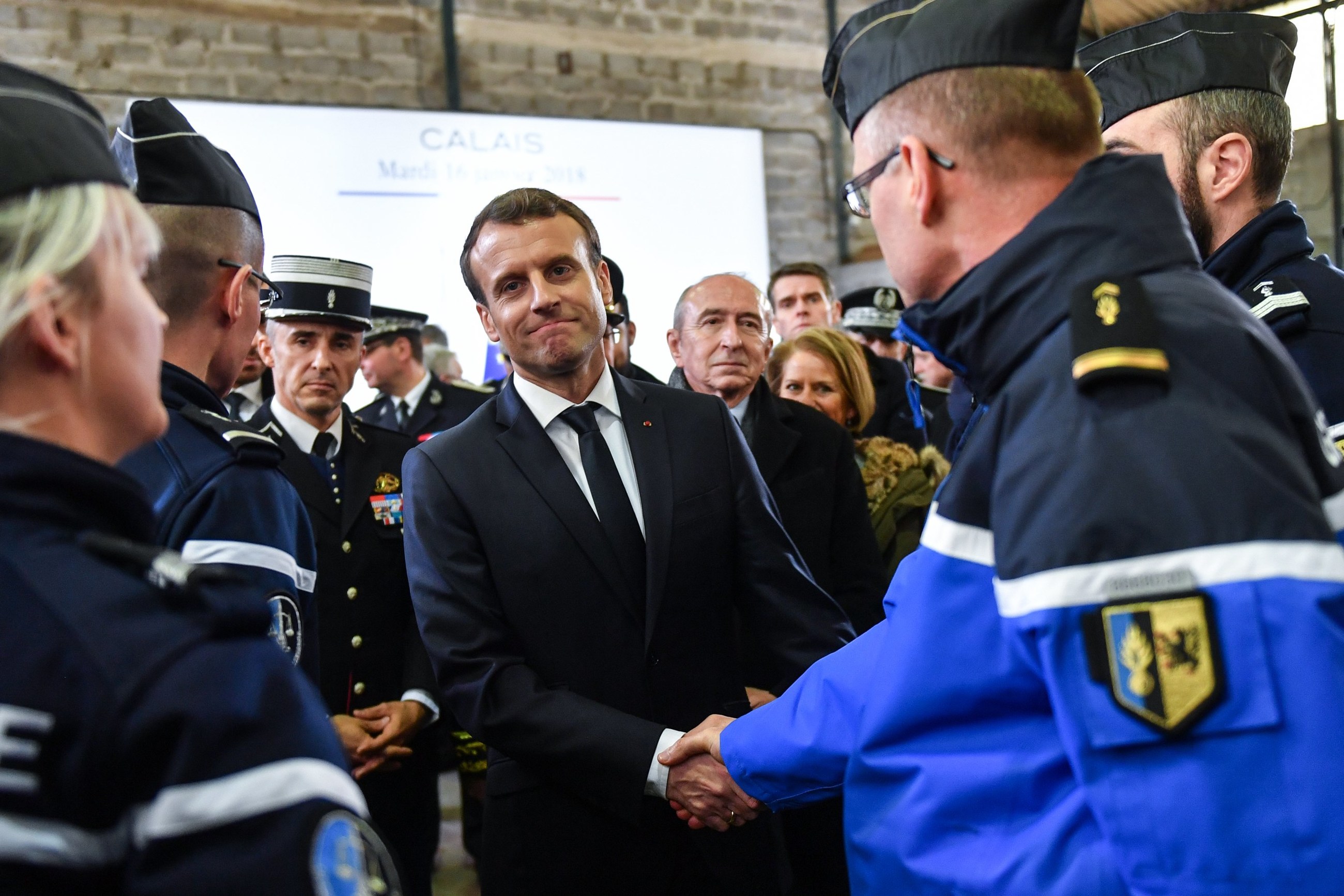 Prezydent Francji Emmanuel Macron w Calais